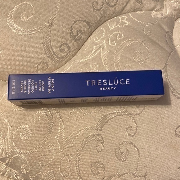 Tresluce liquid lip tint - Picture 1 of 6